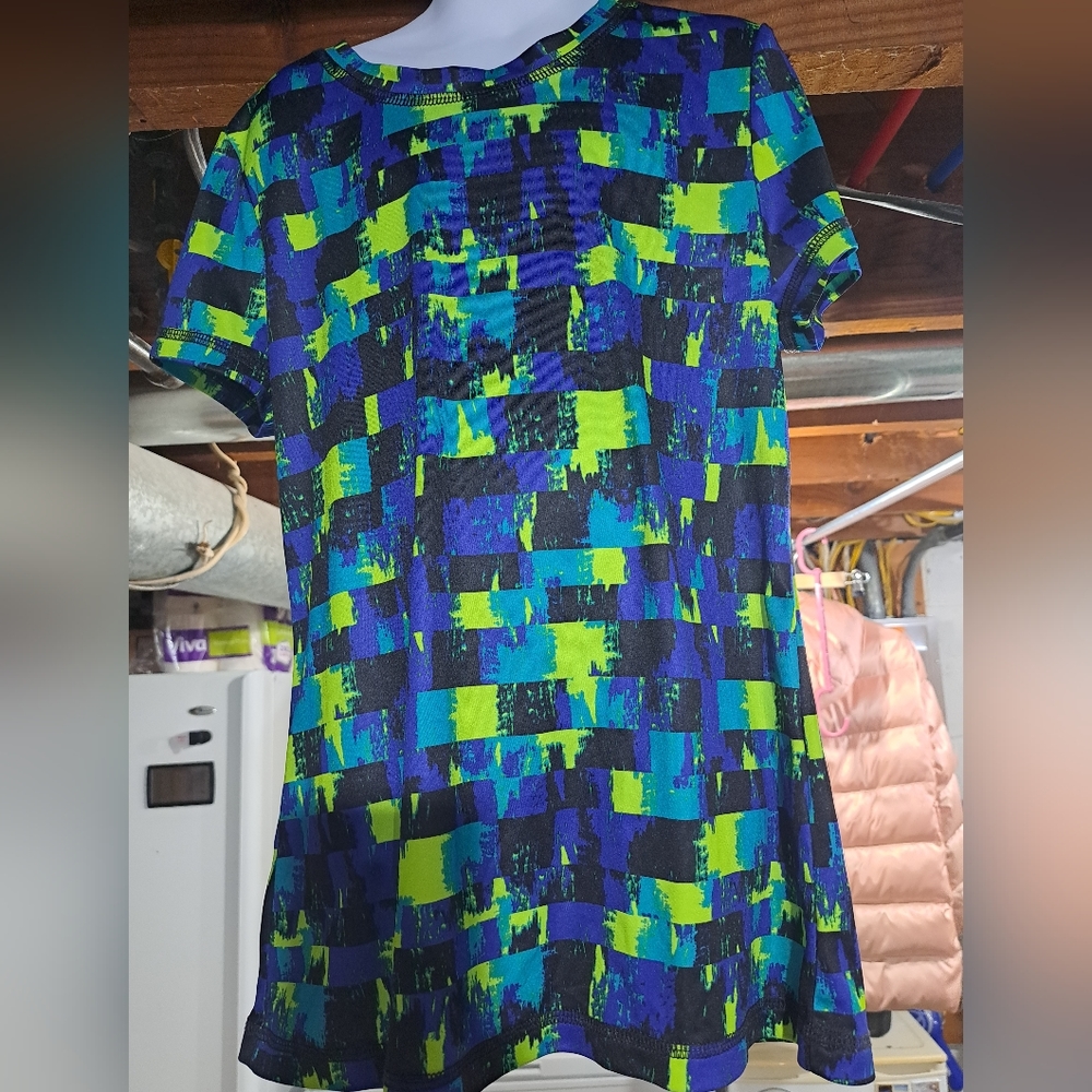 Girls vneck short sleeve tshirt size large